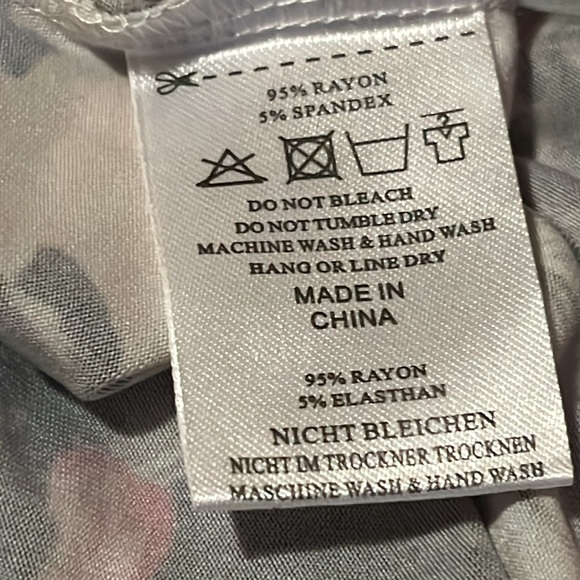 Zennilo  floral flowing 3/4 sleeve blouse Size Large - Picture 5 of 5